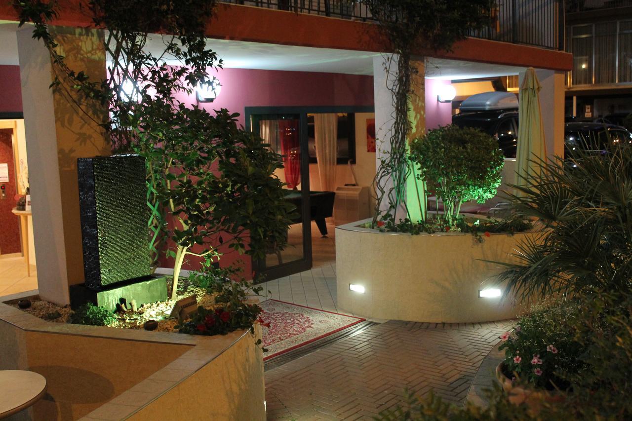 Hotel Oblio Rimini Exterior foto